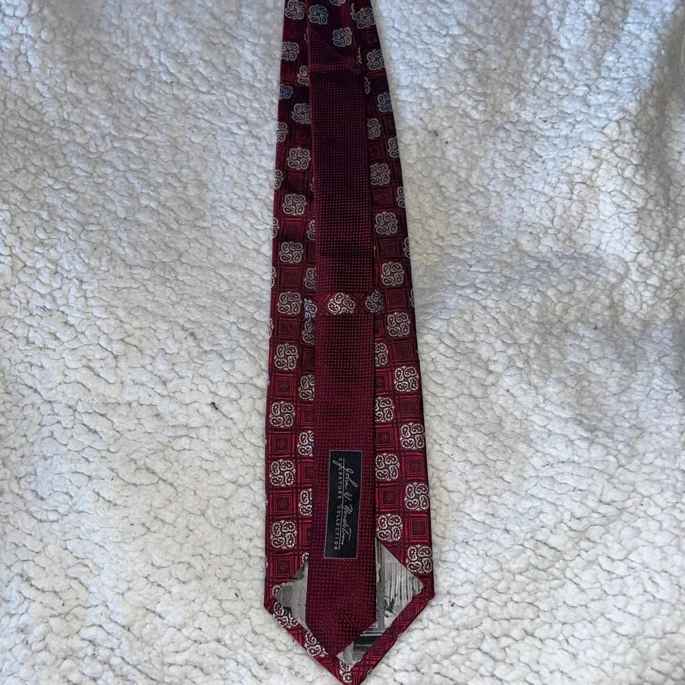 John W. Nordstrom Signature Collection clsssic Silk‎ Tie Red medallion textured